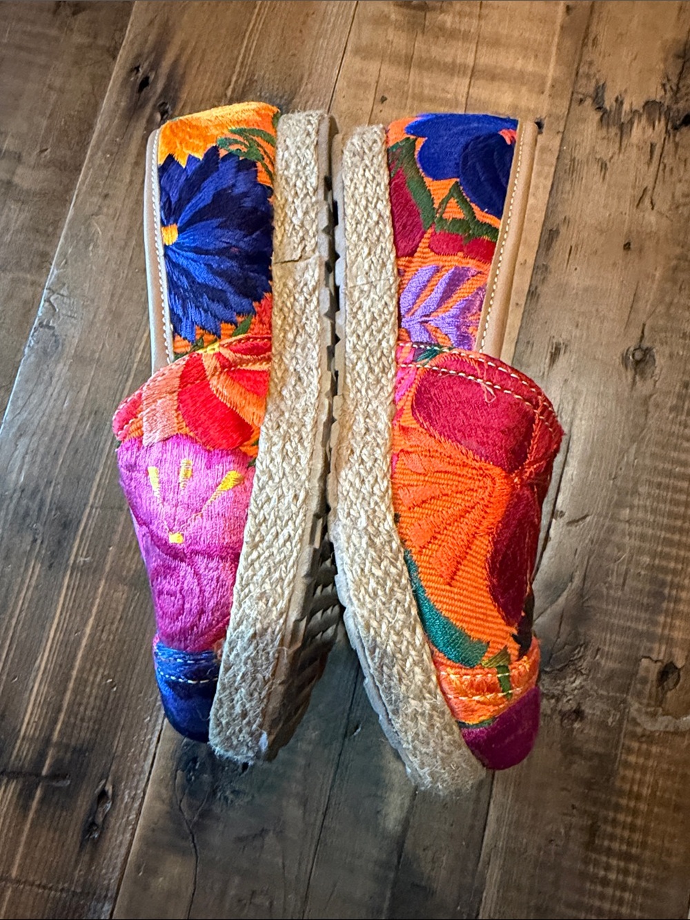 Beautiful resort-wear boutique Embroidered Espadrilles Mayan w/leather sole - Picture 3 of 10
